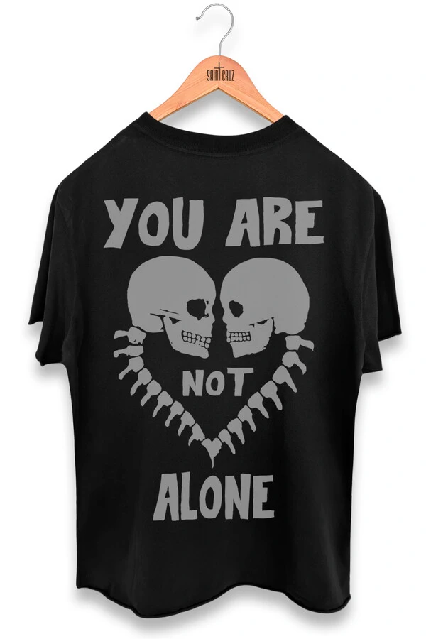 Camiseta preta Alone