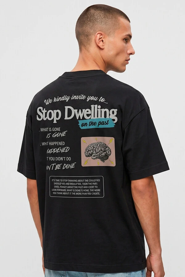 Camiseta oversized preta Stop Dwelling