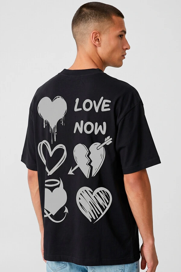 Camiseta oversized preta Love Now