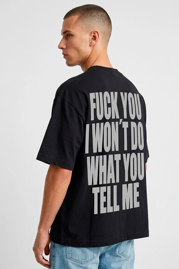 Camiseta oversized preta Tell Me