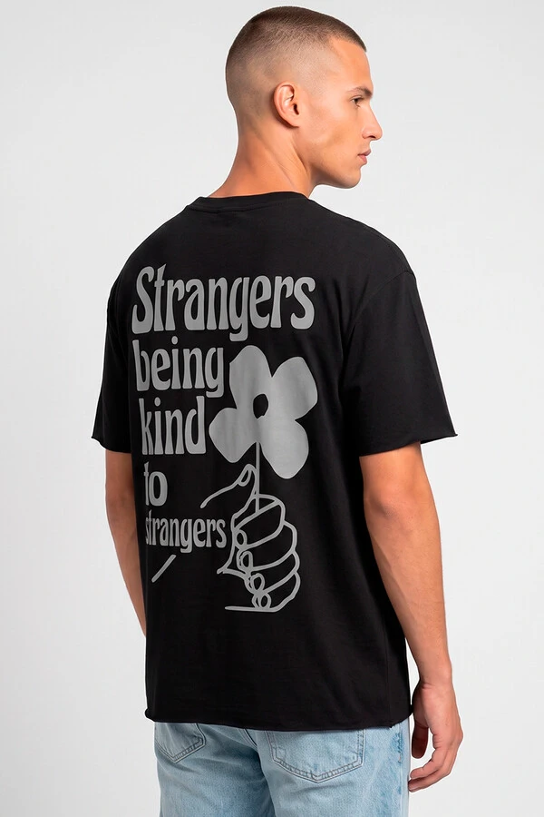 Camiseta preta Being