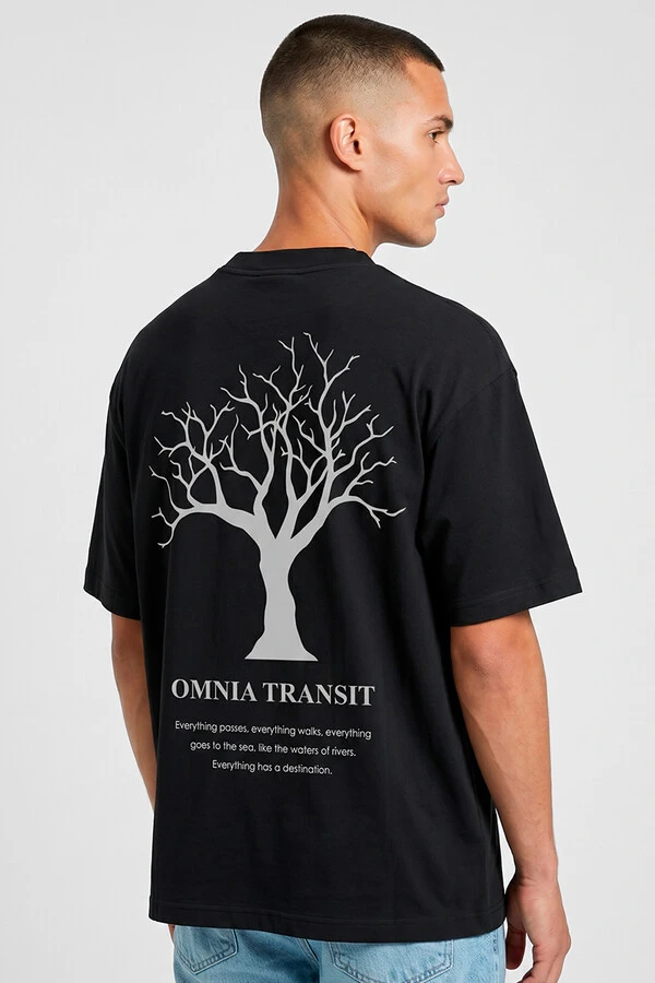 Camiseta oversized preta Omnia Transit