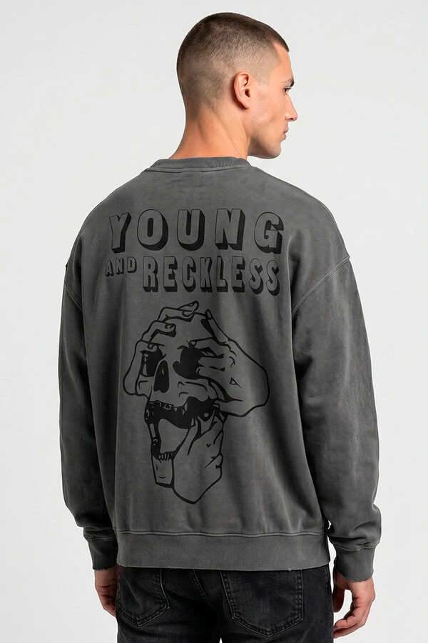 Blusa oversized de moletom estonado chumbo Reckless