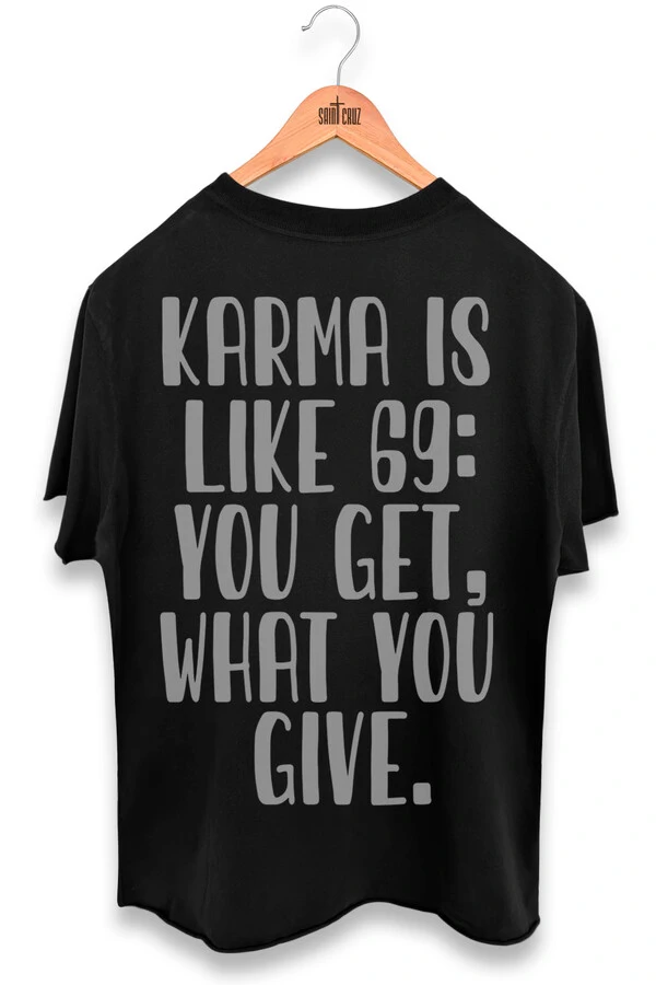 Camiseta preta Karma