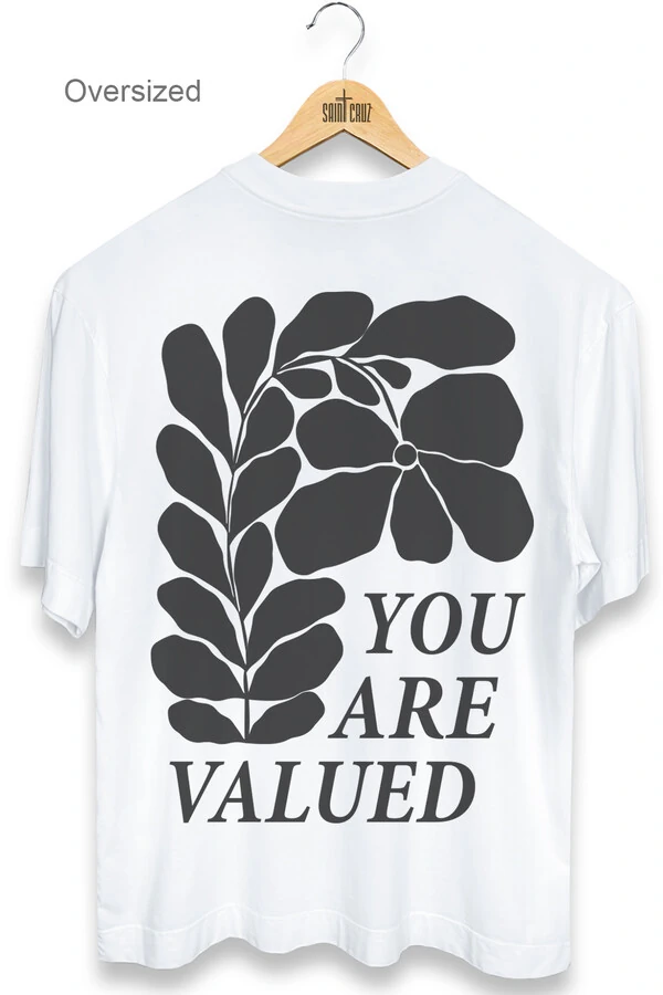 Camiseta oversized branca Valued