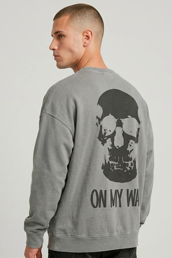 Blusa oversized de moletom estonado cinza On My Way