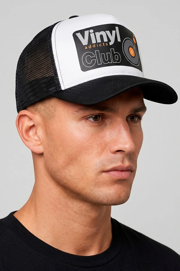 Boné trucker retrô branco e preto Vinyl