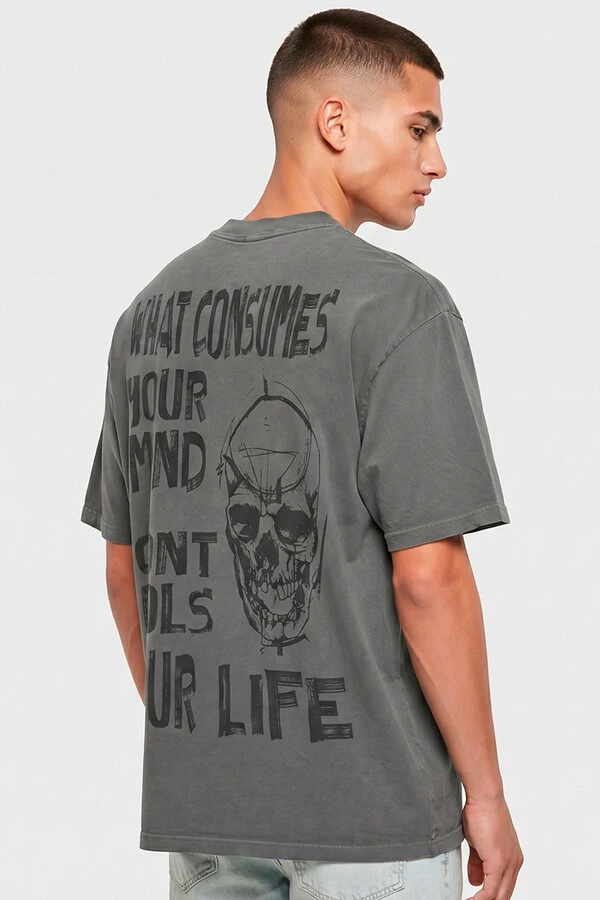 Camiseta oversized estonada chumbo Controls