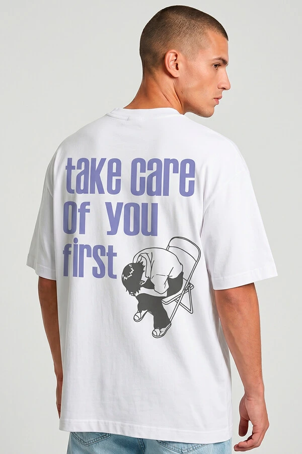 Camiseta oversized branca Take Care