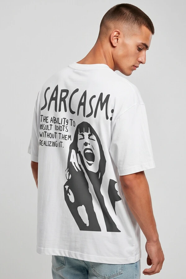 Camiseta oversized branca Sarcasm