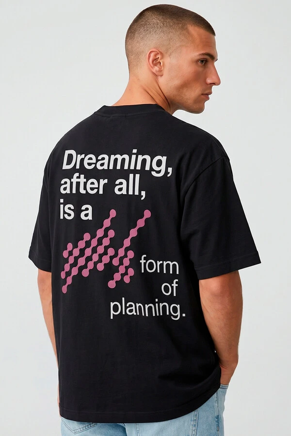 Camiseta oversized preta Dreaming