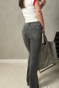Calça Jeans Bootcut Cintura Média Preta