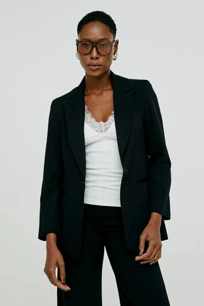 Blazer de alfaiataria feminino: looks com essa peça