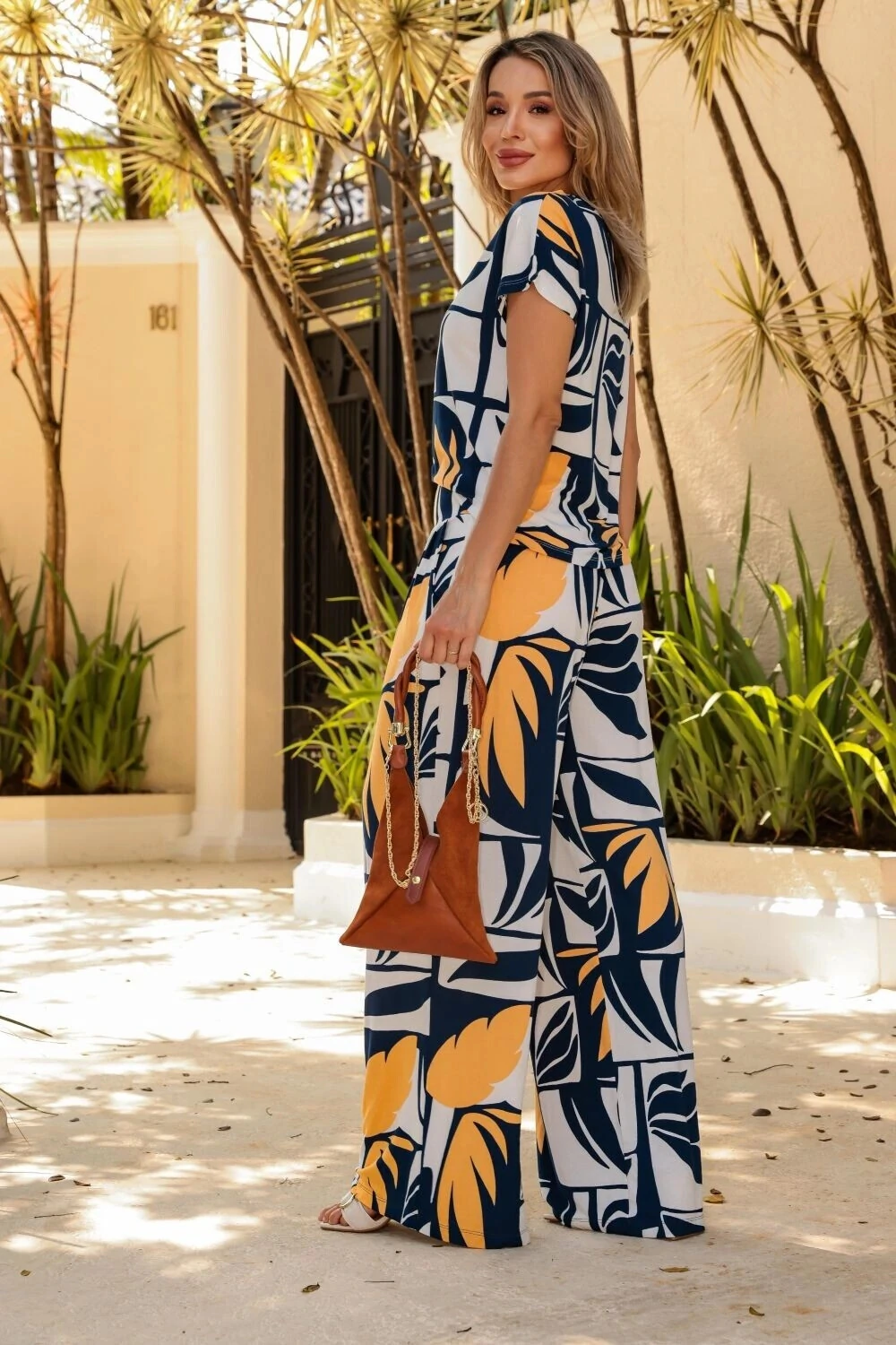 Blusa manga curta em malha crepiada Luar Estampada