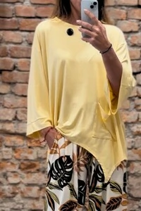 Blusa Assimétrica com bicos em malha Mila