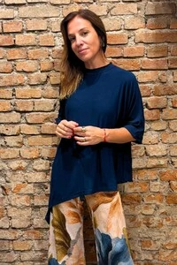 Blusa Livia com golinha assimétrica em malha