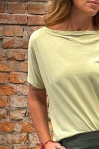 Blusa Decote Canoa Lisa