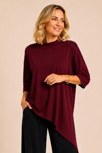Blusa Livia com golinha assimétrica em malha