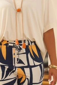 Calça em malha crepiada Olyra com cordão na cintura