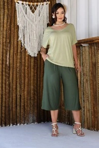 Blusa Decote V Frente e Costas Lisa