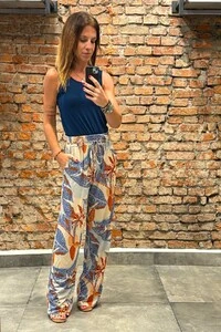 Calça em malha crepiada Olyra com cordão na cintura