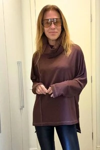 Blusa em Moletinho Gola Alta Louise