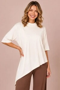 Blusa Livia com golinha assimétrica em malha