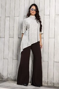 Blusa Livia com golinha assimétrica em malha