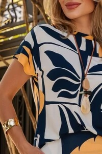 Blusa manga curta em malha crepiada Estampada