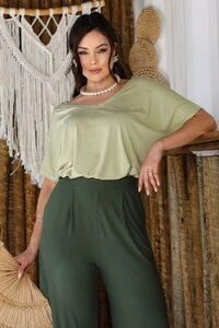 Blusa Decote V Frente e Costas Lisa