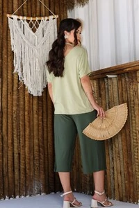 Blusa Decote V Frente e Costas Lisa