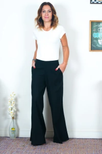 Calça Pantalona Sara em Crepe Soft