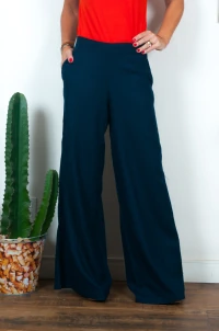 Calça Pantalona Sara em Crepe Soft