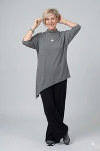 Blusa Livia com golinha assimétrica em malha