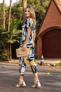 Macacão em malha crepiada com amarração Encanto