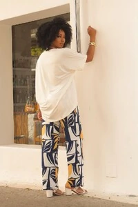 Calça em malha crepiada Olyra com cordão na cintura