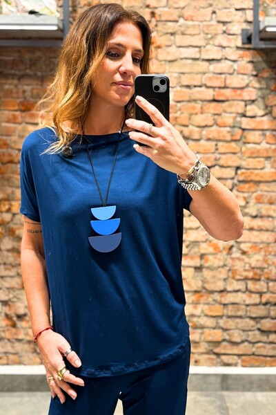 Foto Blusa Decote Canoa Lisa