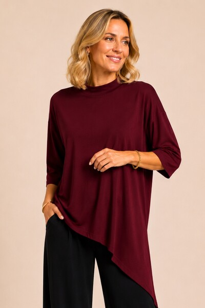 Foto Blusa Livia com golinha assimétrica em malha