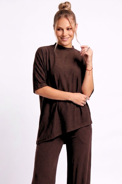 Foto Blusa Livia com golinha assimétrica em malha
