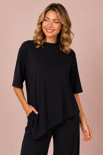Foto Blusa Livia com golinha assimétrica em malha