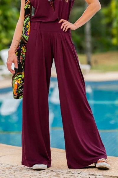 Calça pantalona lisa: como escolher e montar looks elegantes e modernos
