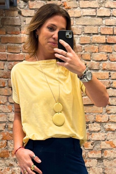 Foto Blusa Decote Canoa Lisa