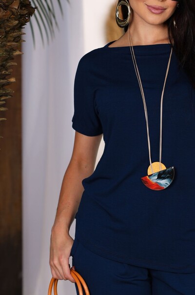 Foto Blusa Decote Canoa Lisa