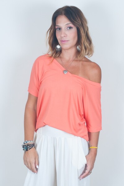 Foto Blusa Decote V Frente e Costas Lisa