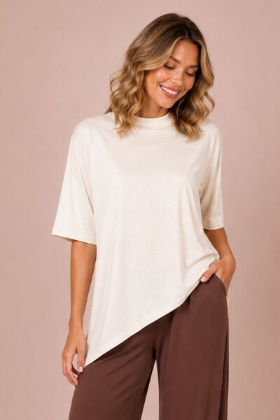 Foto Blusa Livia com golinha assimétrica em malha