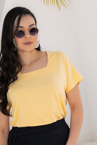 Foto Blusa Decote Quadrado em Malha Lily