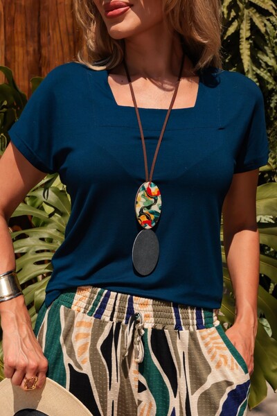 FotoBlusa Decote Quadrado em Malha Lily