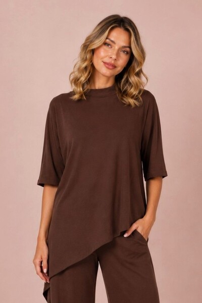 Foto Blusa Livia com golinha assimétrica em malha
