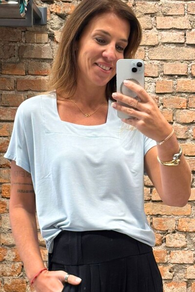 Foto Blusa Decote Quadrado em Malha Lily