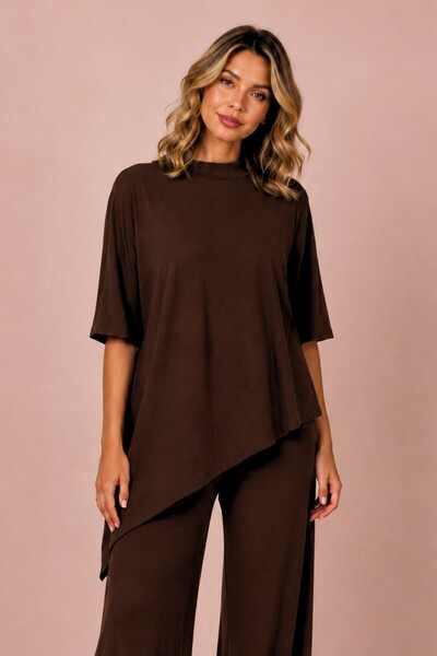 Foto Blusa Livia com golinha assimétrica em malha